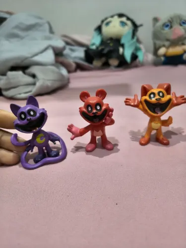 Figures Smiling Critters