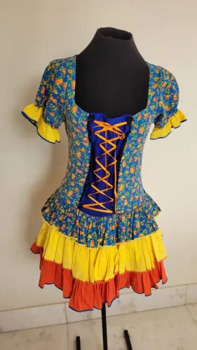 Vestido de festa junina estampado. Tamanho M, adulto.