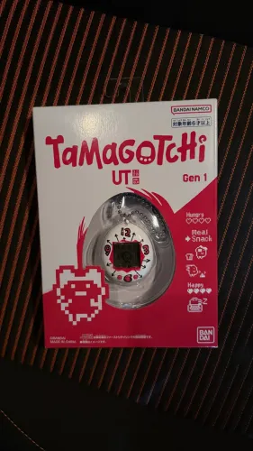 Tamagotchi Colecionador Uniqlo UT ORIGINAL Edição Limitada Gen 1