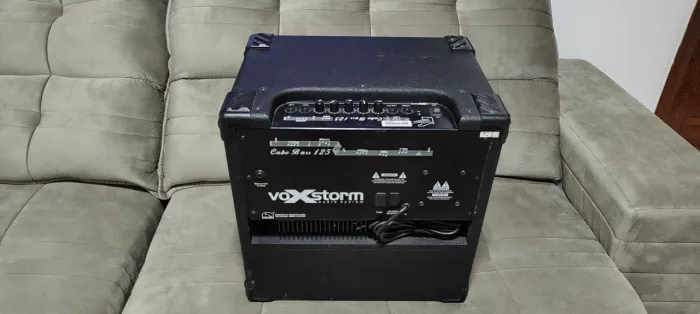 Vendo Cubo para Contra-baixo Voxstorm top bass 125 75w