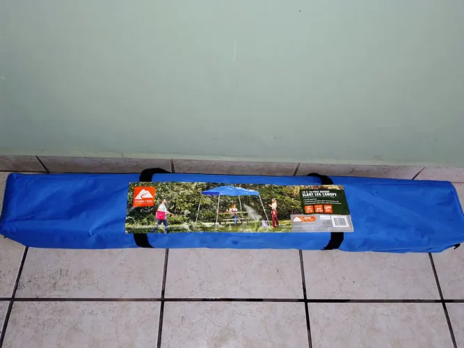 Tenda desmontável azul da Ozark Trail