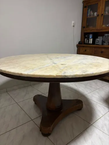 Mesa de mármore branca