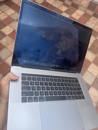 MacBook Pro 15? 2019 i7 | 32GB RAM | SSD 256GB