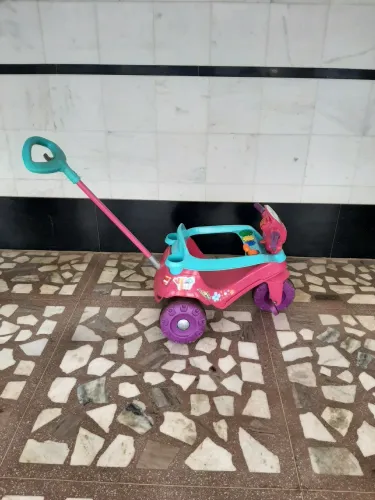 Carrinho infantil.