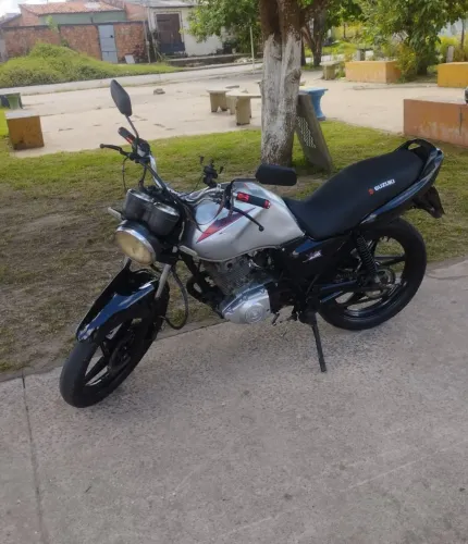 Suzuki 125 arrumada partida elétrica leilão recuperavel..