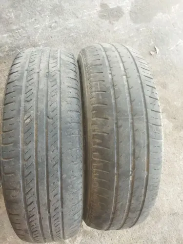 Vende-se 2 pneus 14 185/70R14