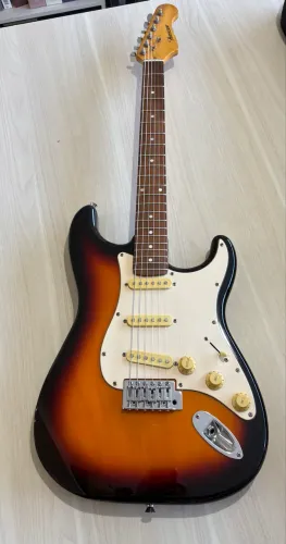 Guitarra Hurricane Stratocaster