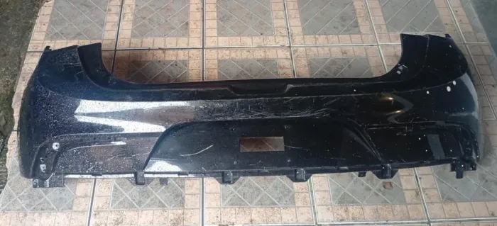 PARACHOQUE TRASEIRO FIAT ARGO HATCH 22/24 COM DETALHE NA GARRA S/ FURO SENSOR