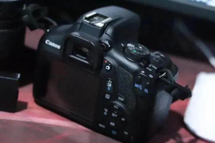 Canon t7 + 18-55mm + 2 baterias originais + caixa + carregador