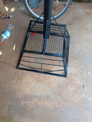 Churrasqueira nova para espetinho e aburguer na chapa 14 R$1200 lixeira reforçada R$ 250.0
