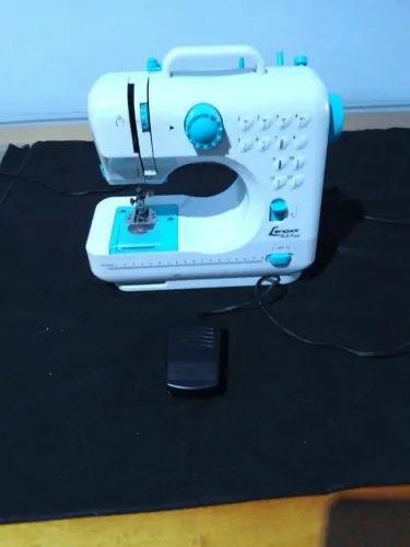 Máquina de Costura elétrica