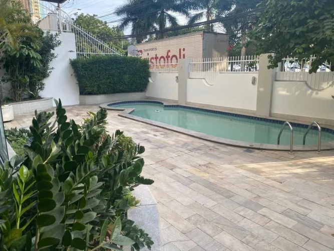 Apartamento de Alto Padrão próximo à Beira-Mar Norte ,com 4 suítes.