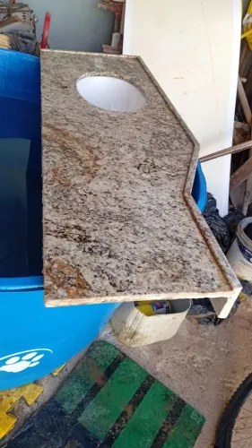 Vende se uma pedra com a cuba