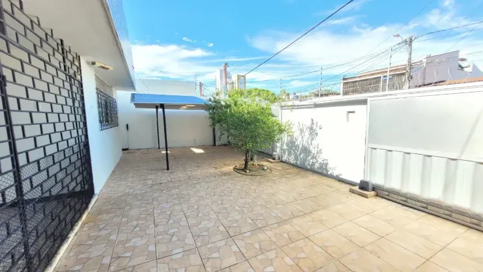 Casa com 4 quartos sendo 2 suítes, 4 vagas, 250m² de área em terreno de 408m², em Lagoa Se