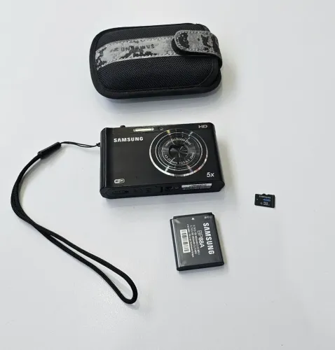 Câmera Digital Samsung DV300F Dual View Wi-Fi - 16.1MP + Case e Acessórios