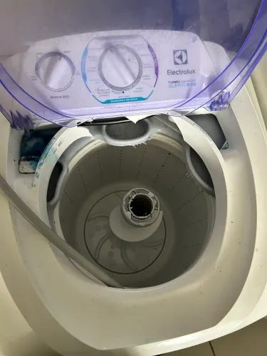 Vende-se Sofá e Máquina de Lavar
