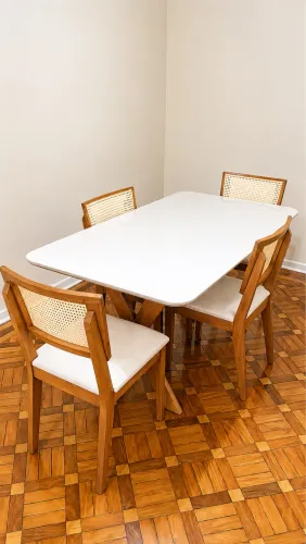 Mesa de jantar + 4 cadeiras