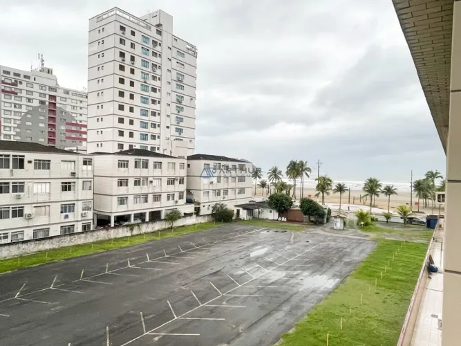 Apartamento à venda em Praia Grande na Boqueirão a 50 metros da praia