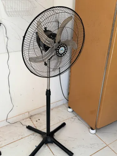 Ventilado com pedestal