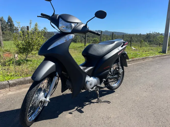 Vendo Biz Es 2015 com apenas 22.000 Km