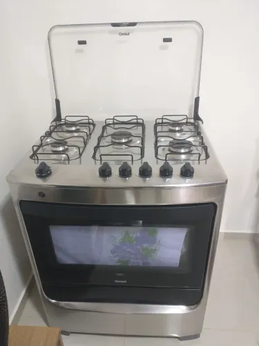 estou vendendo o fogão de cinco bocas marca Consul seminovo 1ano de uso com nota fiscal