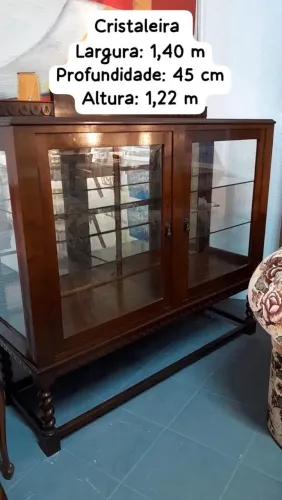 Cristaleira Madeira Espelhada por dentro e vidro Bisotê nas portas