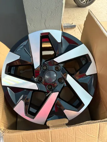 Roda Aro 15 Tera 5 furos Black diamantada.