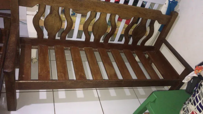 Vende-se sofá madeira maciça