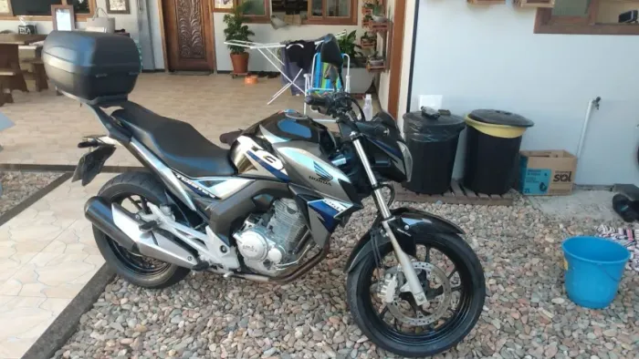 Vendo Honda Twister 2019 CBS + capacetes, jaqueta, capa de chuva com galocha e luvas