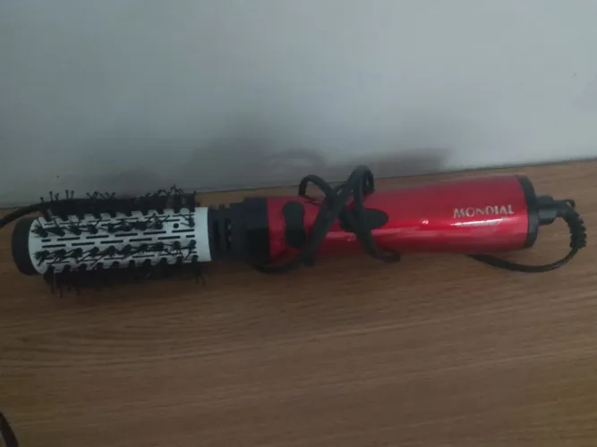 Escova modeladora Mondial funcionando perfeitamente voltagem 220