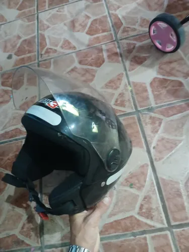 2 CAPACETES SEMINOVOS