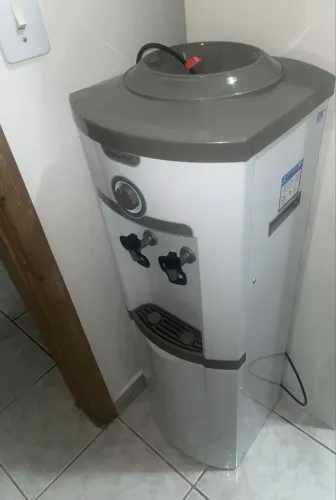 Bebedouro Esmaltec 220V Impecável com Nota Fiscal - Água Gelada e Natural