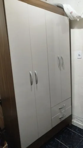 Guarda roupa semi novo