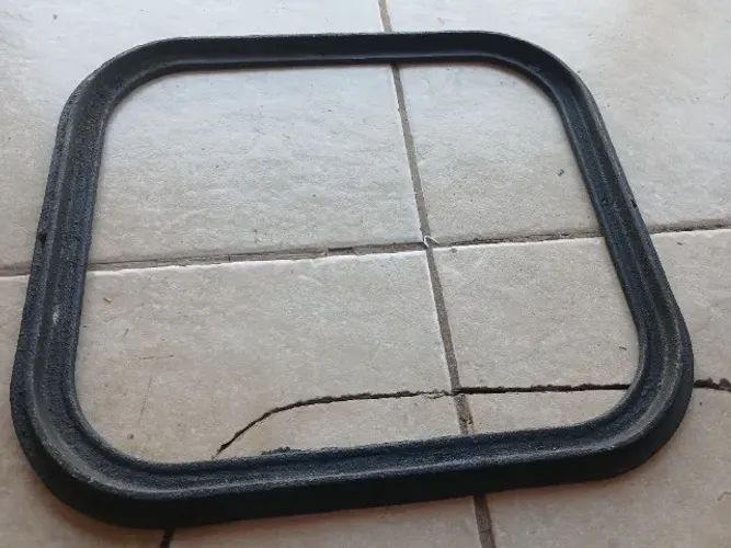BASE PARA TAMPA DE FERRO FUNDIDO 45 X 50