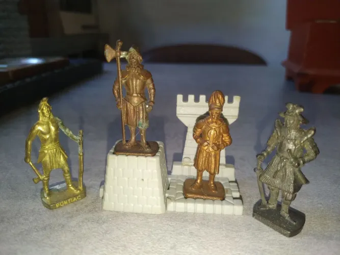Soldadinho de chumbo Miniaturas Kinder ovo 