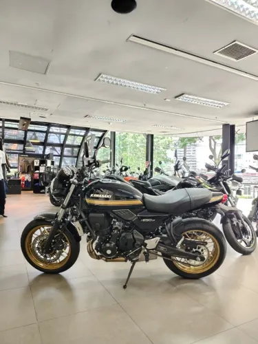 Kawasaki Z 650 RS 2025 semi nova com pouco uso