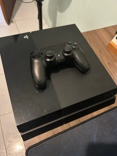 PS4 Fat 500GB + Controle + 2 Jogos (Minecraft e Rainbow Six)