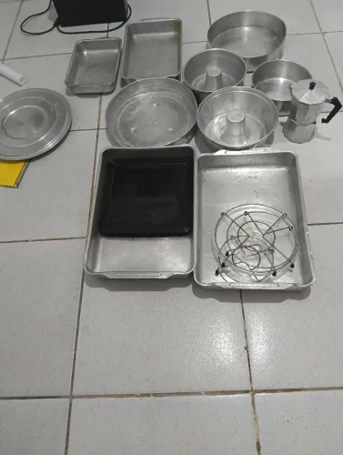 Vendo um jogo de bandeja de alumínio 