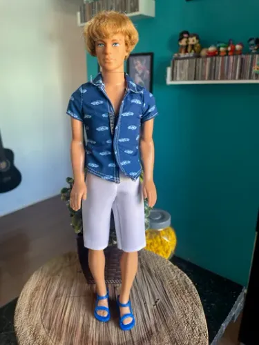 Boneco Ken Mattel - Detalhe nos dedos - Usado