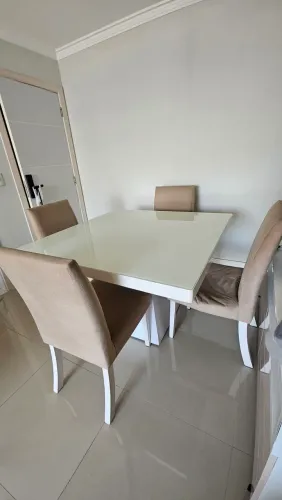 Mesa 1.20 x 1.20 com 4 cadeiras
