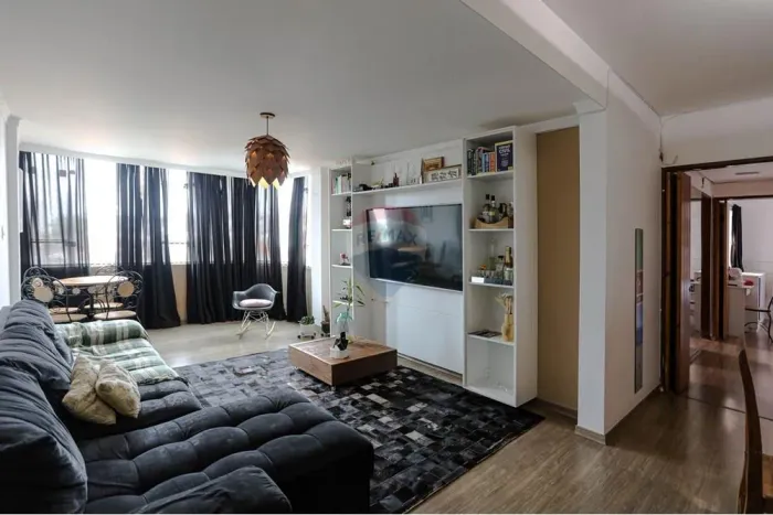 Apartamento Grande com 3 dormitórios, Sala 2 ambientes garagem coberta à venda no Centro d