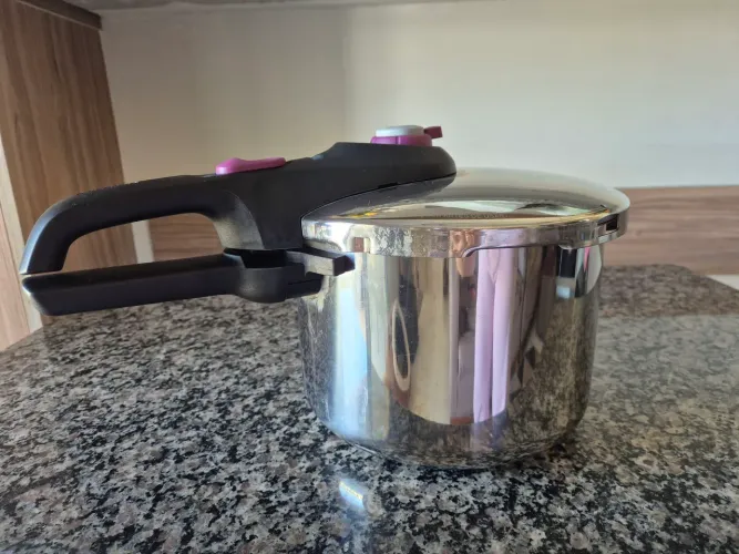 Panela de pressão inox 6L Rochedo