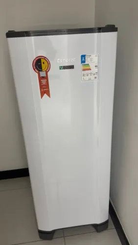 Geladeira Degelo Manual e Compressor Inverter Esmaltec