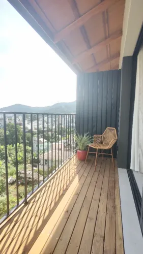 STUDIO MOBILIADO COM SACADA