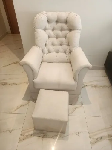 VENDE-SE POLTRONA DE AMAMENTAÇÃO 