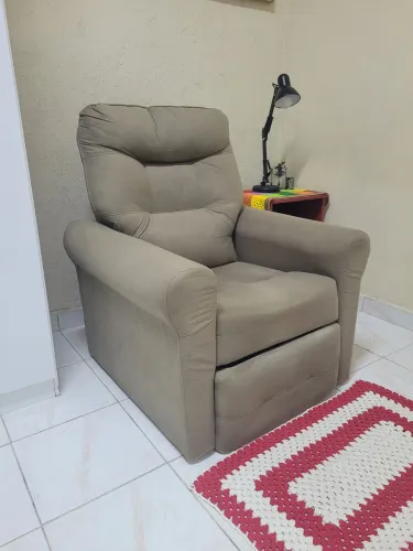 Poltrona Retrátil 2 posições Tecido Suede
