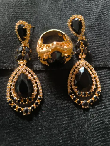 Anel e Brinco banhados a ouro com pedras Onix