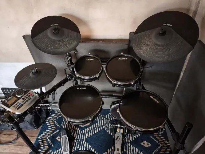 Bateria Eletrônica Alesis DM8 Pro