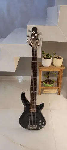 Baixo onix 5 cordas ativo