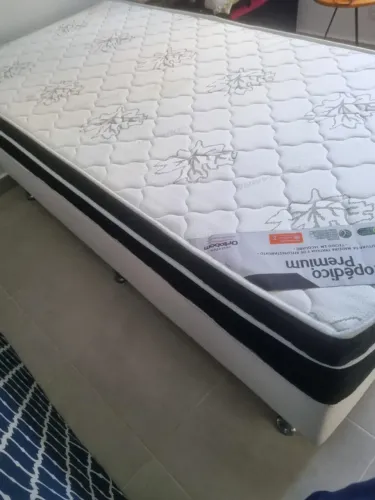 Cama de solteiro com colchão Ortobom ortopédico + colchão auxiliar